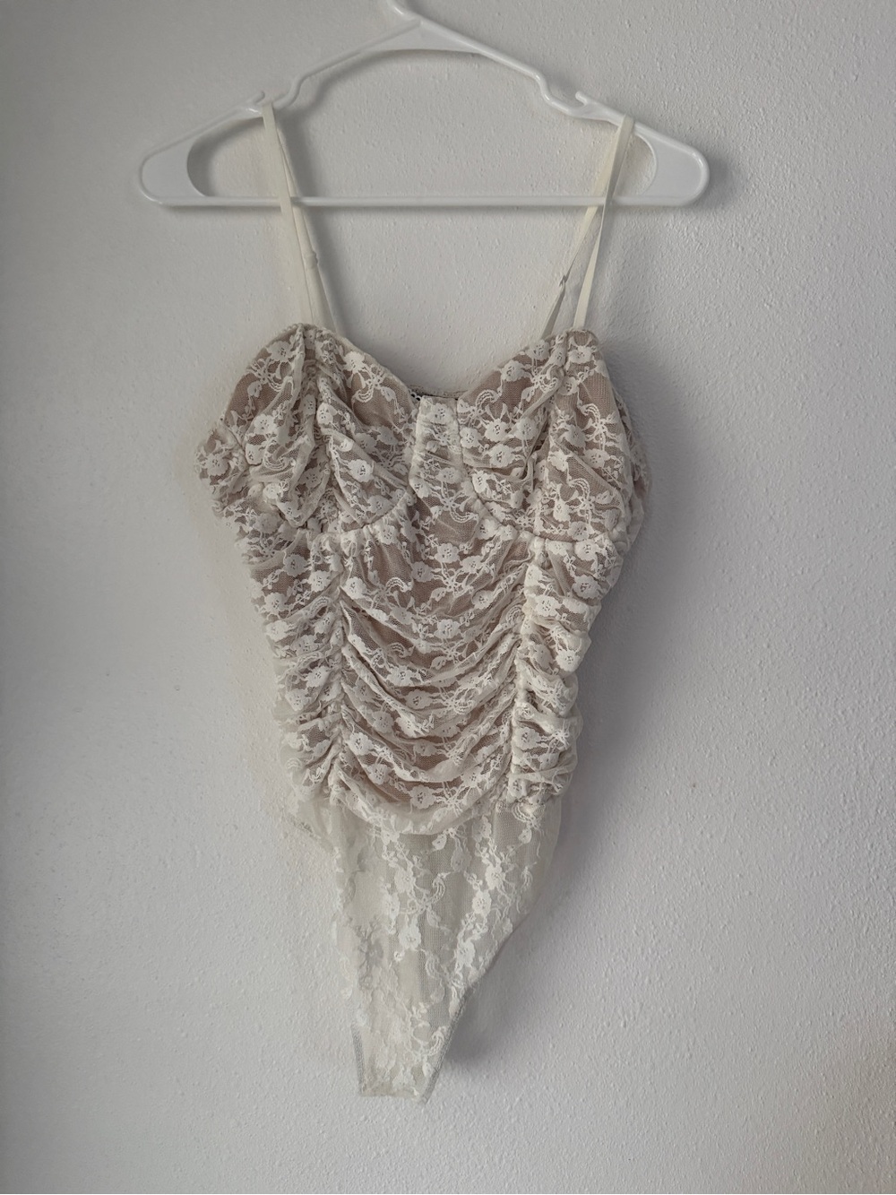 Just Polly Women’s Lace Beige Bodysuit Size L Sleeveless